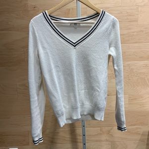 White Uniqlo Sweater Size Small